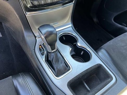 Used 2022 Jeep Grand Cherokee Laredo X image 28