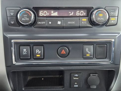 Used 2017 Nissan Titan SV RWD image 19