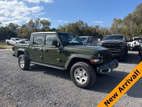 Used 2022 Jeep Gladiator Sport image 7