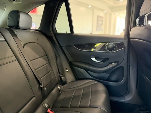 Used 2018 Mercedes-Benz GLC 300 4MATIC image 24