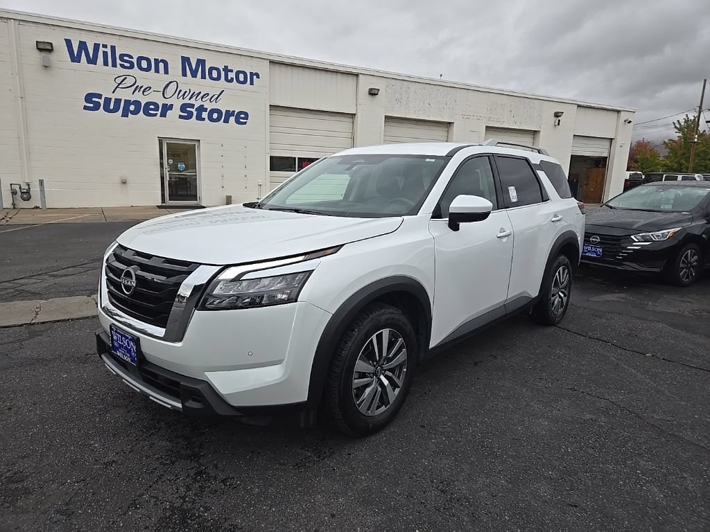 Used 2025 Nissan Pathfinder SL AWD/4WD image 1
