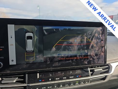 Used 2025 Toyota Sienna Platinum image 24