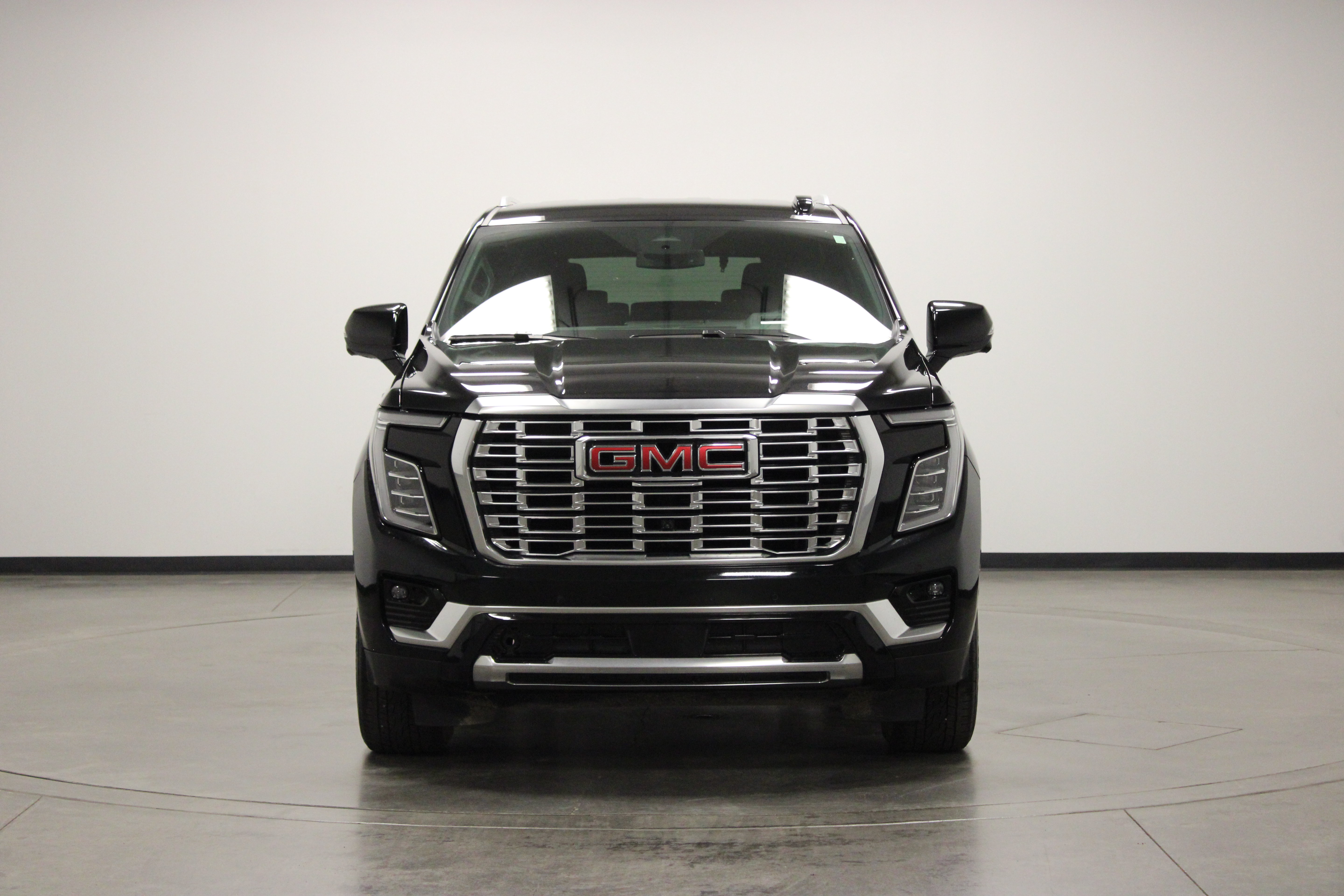 Used 2025 GMC Yukon Denali AWD/4WD image 3