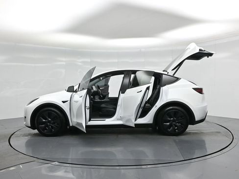 Used 2025 Tesla Model Y Long Range image 33