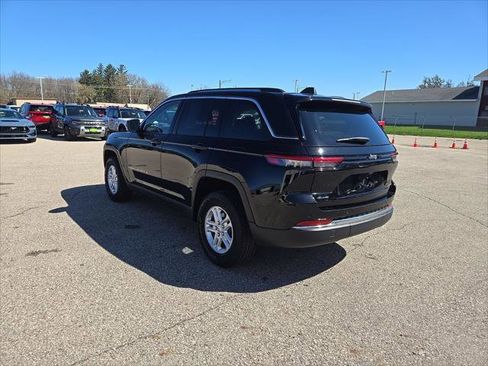 Certified 2023 Jeep Grand Cherokee Laredo image 3