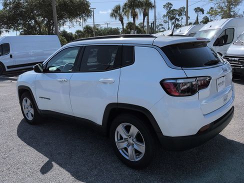 Used 2022 Jeep Compass Latitude FWD image 7
