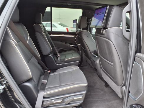 Certified 2025 Cadillac Escalade Premium Luxury image 12