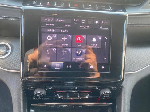 Used 2023 Jeep Grand Cherokee Laredo w/ Luxury Tech Group I AWD/4WD image 33
