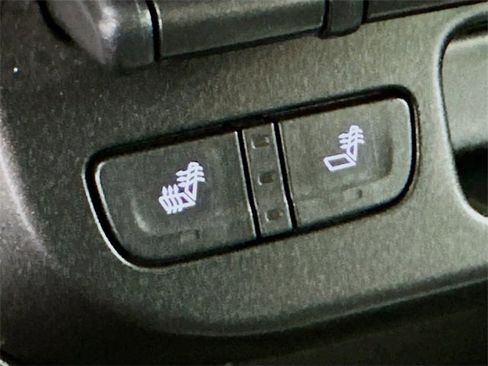 Used 2018 Chevrolet Colorado LT w/ Luxury Package, Chrome image 12