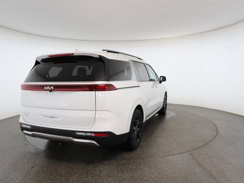 Used 2024 Kia Carnival SX image 16