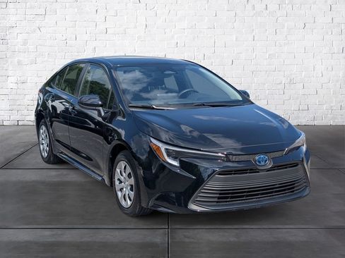 Used 2023 Toyota Corolla LE w/ Carpet Mat Package (TMS) FWD image 1