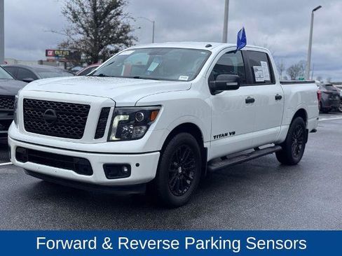 Used 2019 Nissan Titan SV w/ SV Convenience Package image 4