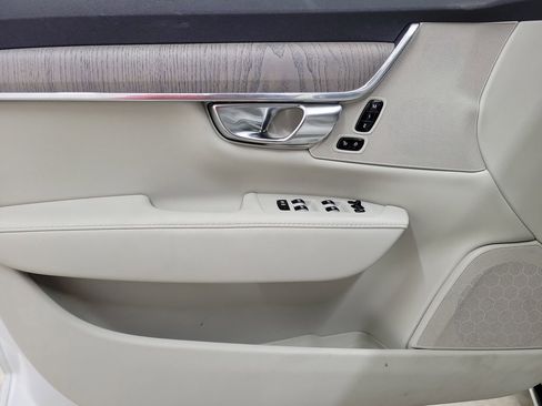 Used 2025 Volvo S90 B6 Plus image 21