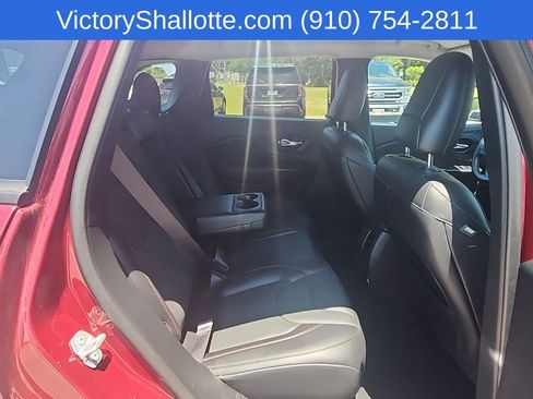 Used 2019 Jeep Cherokee Trailhawk AWD/4WD image 34