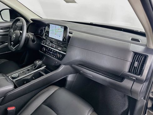Used 2023 Nissan Pathfinder SL AWD/4WD image 36