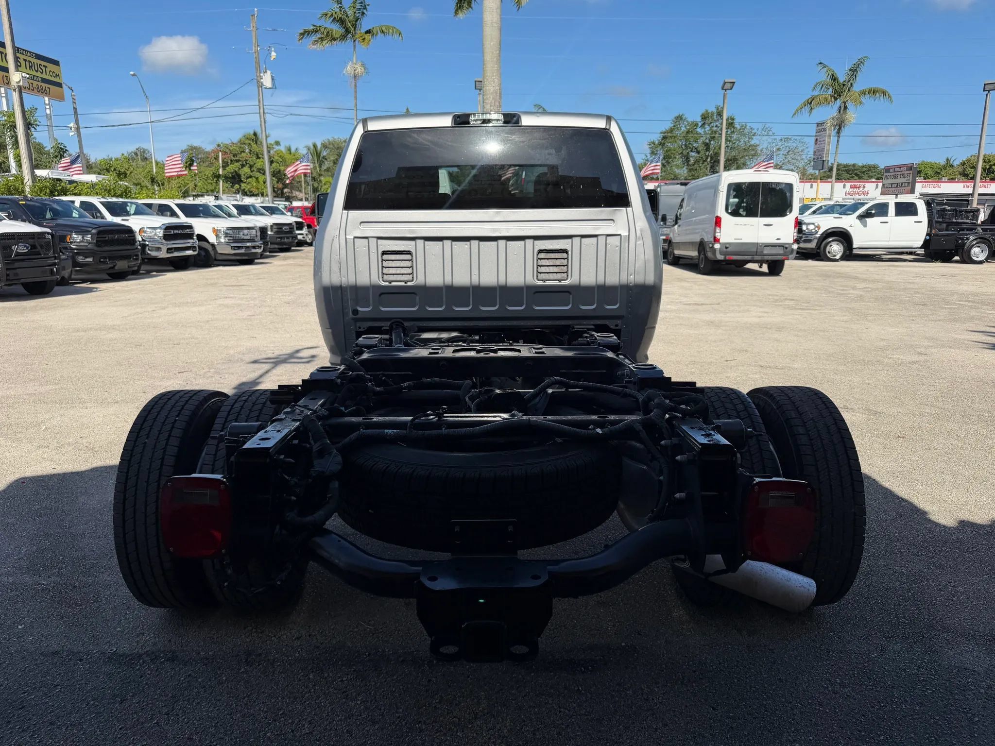 Used 2023 RAM 3500 Big Horn w/ Level 1 Equipment Group AWD/4WD image 4