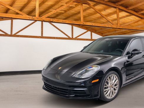 Used 2020 Porsche Panamera image 7