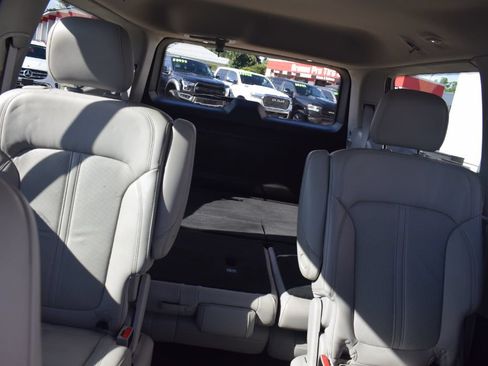 Used 2022 Jeep Wagoneer Series III w/ Flexible Seating Group RWD image 18