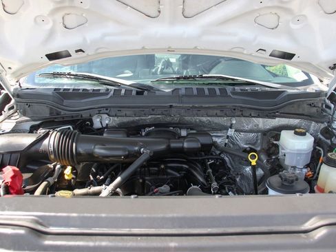 Used 2018 Ford F550 2WD Regular Cab Super Duty image 17