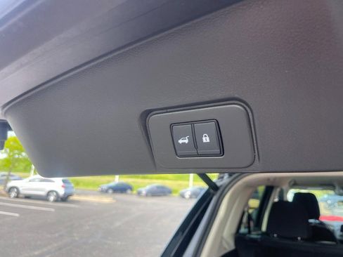 Used 2025 Nissan Rogue SV AWD/4WD image 16