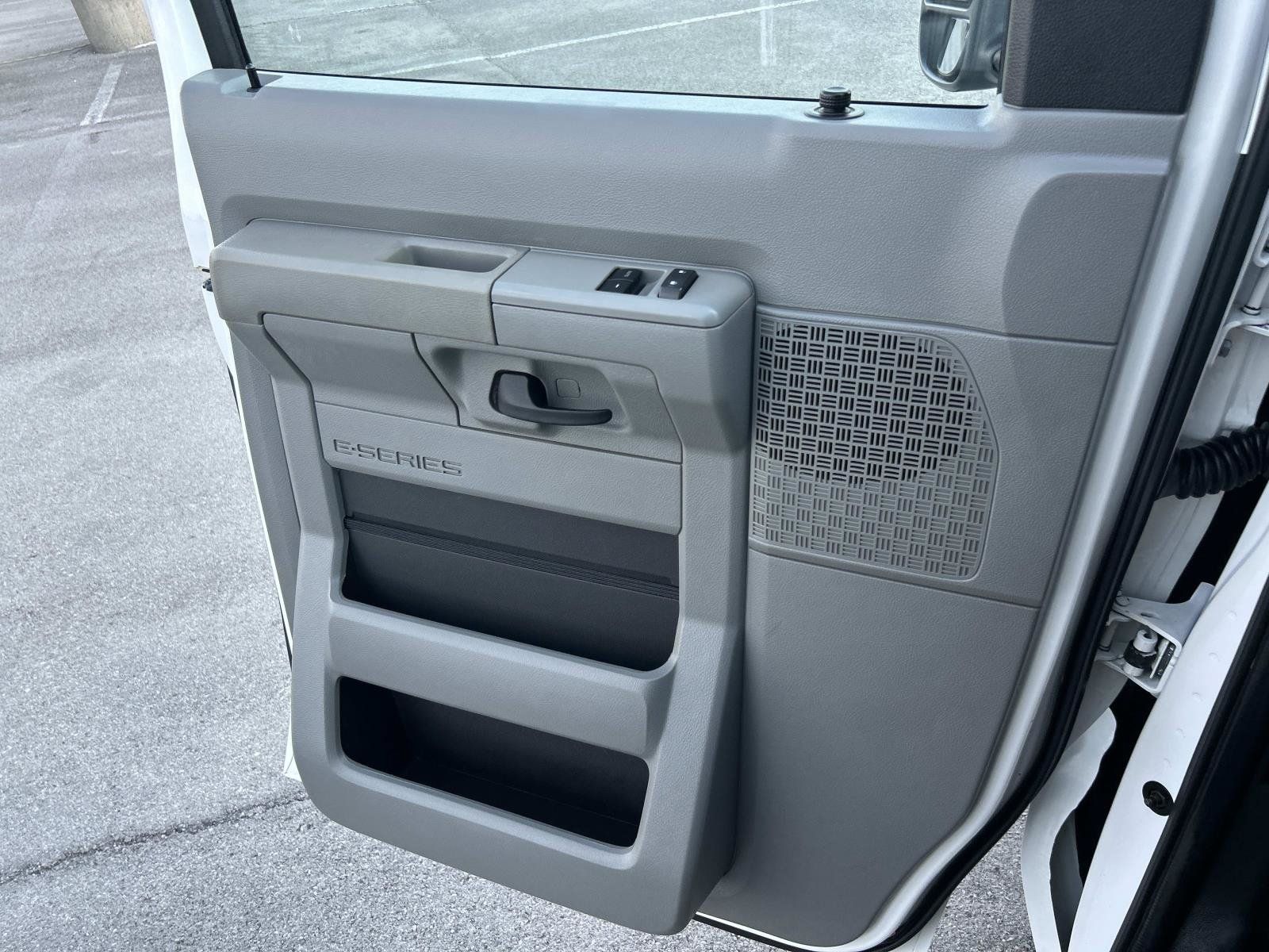 Used 2022 Ford E-350 and Econoline 350 Super Duty RWD image 30