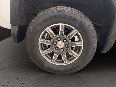 Used 2024 GMC Sierra 1500 AT4 w/ Technology Package AWD/4WD image 39