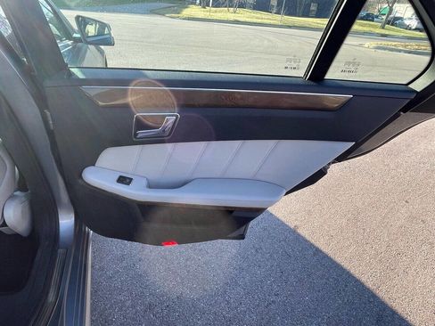 Used 2011 Mercedes-Benz E 350 4MATIC Sedan image 27