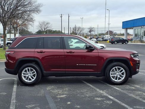 Used 2025 Jeep Grand Cherokee Laredo X image 4