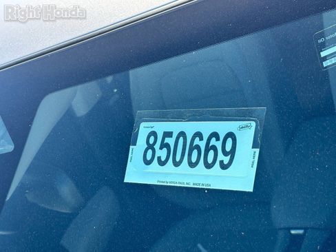 Used 2023 Honda HR-V LX image 10