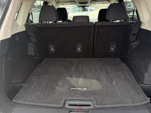 Used 2025 Nissan Rogue SV image 9