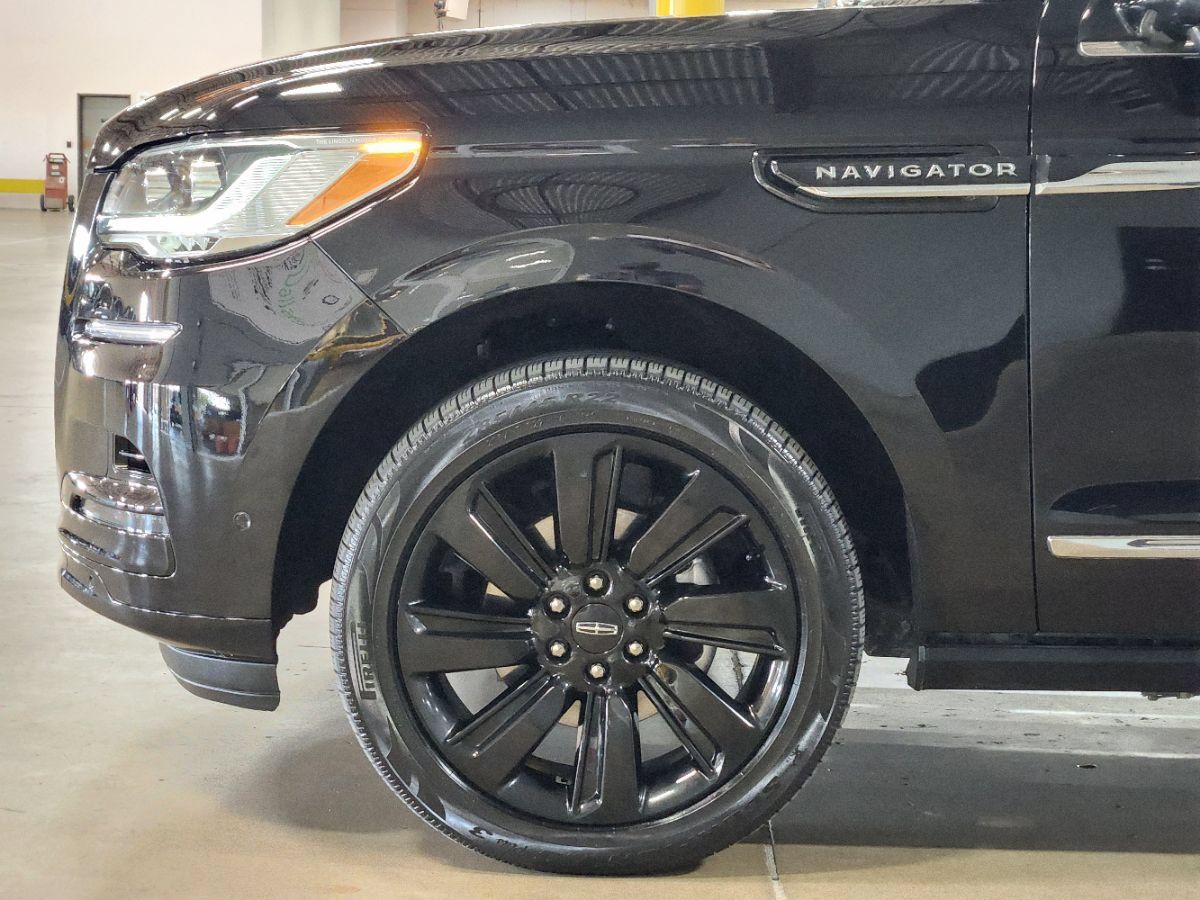 Used 2022 Lincoln Navigator Reserve AWD/4WD image 5