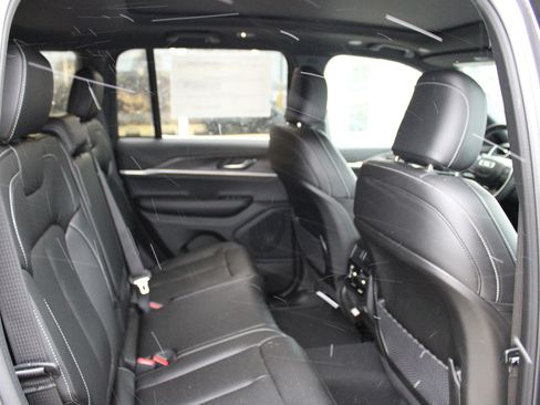 New 2025 Jeep Grand Cherokee Limited image 28