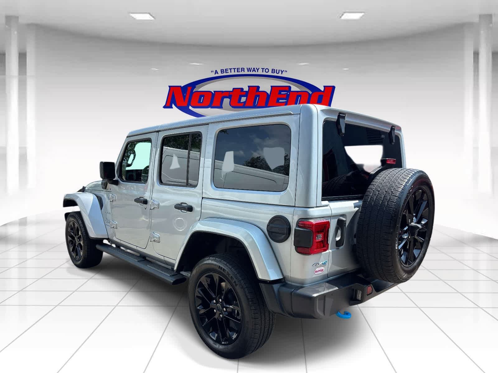 Used 2024 Jeep Wrangler Unlimited Sahara w/ Dual Top Group AWD/4WD image 5