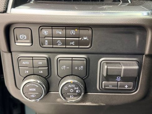Certified 2025 Chevrolet Suburban RST w/ RST Capability Package AWD/4WD image 19