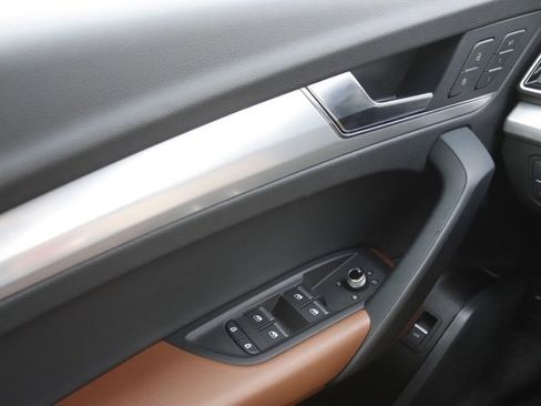 Used 2025 Audi Q5 2.0T Premium w/ Convenience Plus Package image 24