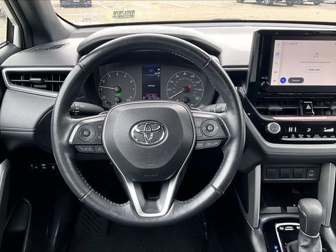 Certified 2024 Toyota Corolla Cross SE image 5