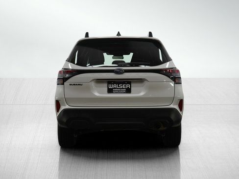 Used 2025 Subaru Forester Premium AWD/4WD image 5