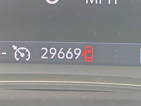 Used 2023 Chevrolet Traverse LT image 9