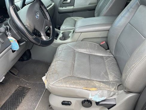 Used 2004 Ford Expedition XLT image 9