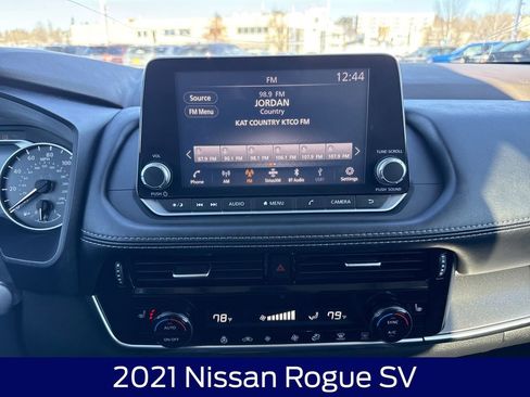 Used 2021 Nissan Rogue SV image 21