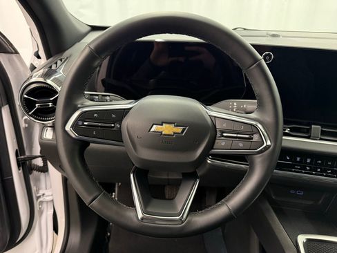 Used 2025 Chevrolet Equinox LT image 12