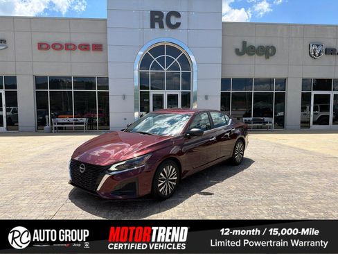 Used 2025 Nissan Altima 2.5 SV FWD image 1