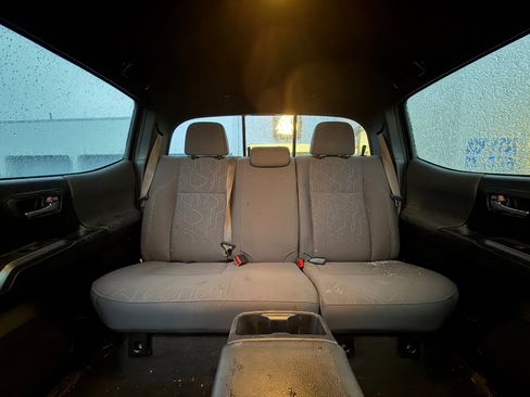 Used 2019 Toyota Tacoma TRD Off-Road image 9