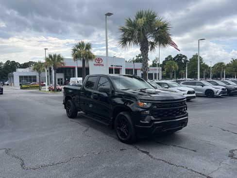 Used 2023 Chevrolet Silverado 1500 Custom AWD/4WD image 2