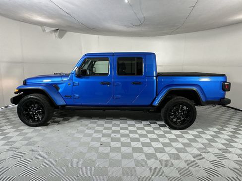 Used 2025 Jeep Gladiator Sport AWD/4WD image 5
