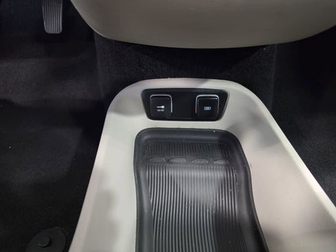Used 2017 Chrysler Pacifica Touring-L FWD image 18