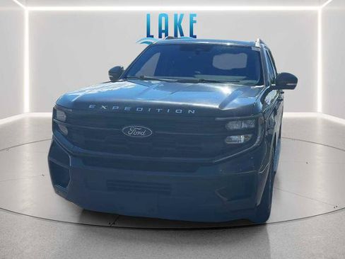 Certified 2025 Ford Expedition Active AWD/4WD image 2