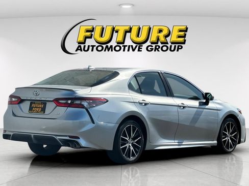 Used 2024 Toyota Camry SE w/ Convenience Package FWD image 4