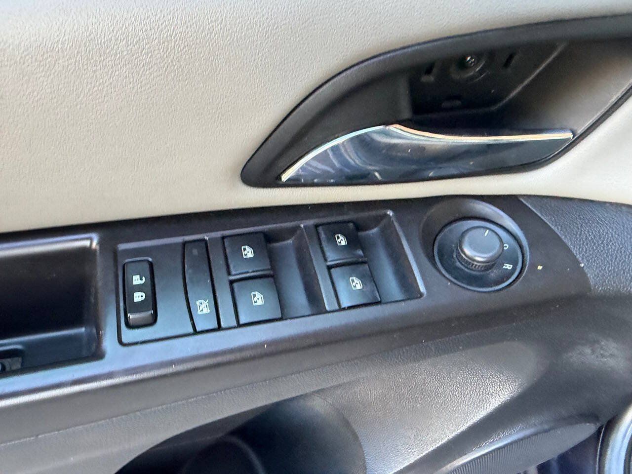 Used 2015 Chevrolet Cruze LT w/ Technology Package FWD image 17