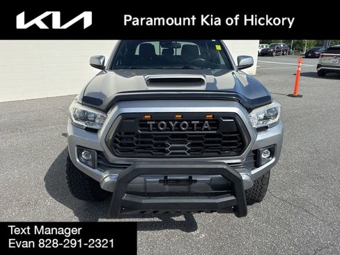 Used 2018 Toyota Tacoma TRD Sport w/ Technology Package image 2